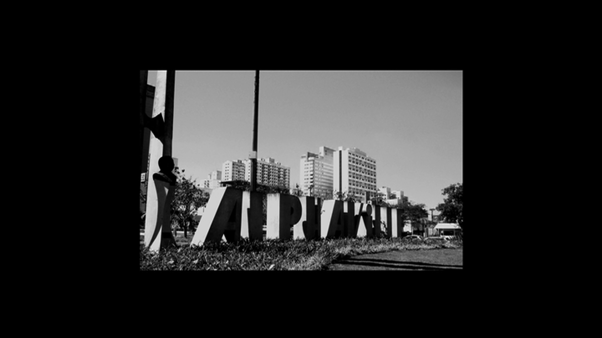 Frame da Alphaville e outros, video, audio, 2011. Courtesy dell’artista